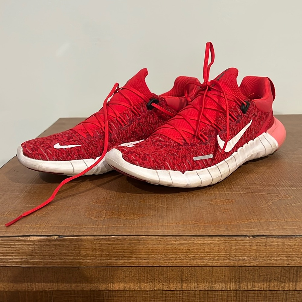 Nike women’s size 8, red and white free 5.0